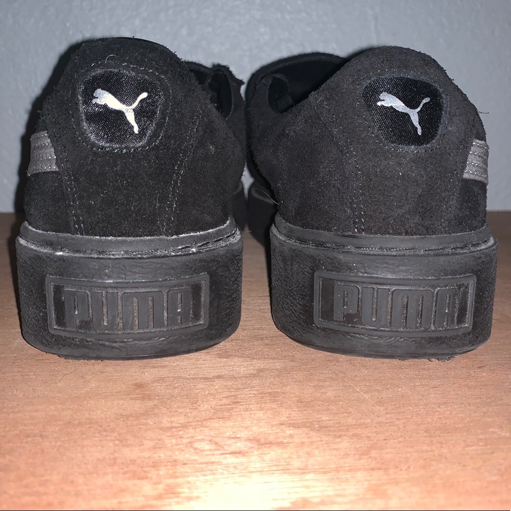 WOMENS BLACK PUMAS